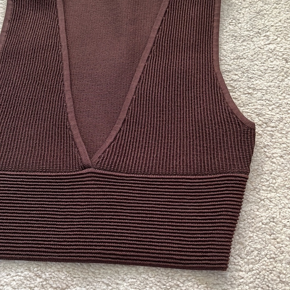 NWT Babaton Chocolate Brown Ribbed V-Neck Cropped Knit Tank Luxury Boho Chic - Picture 4 of 12